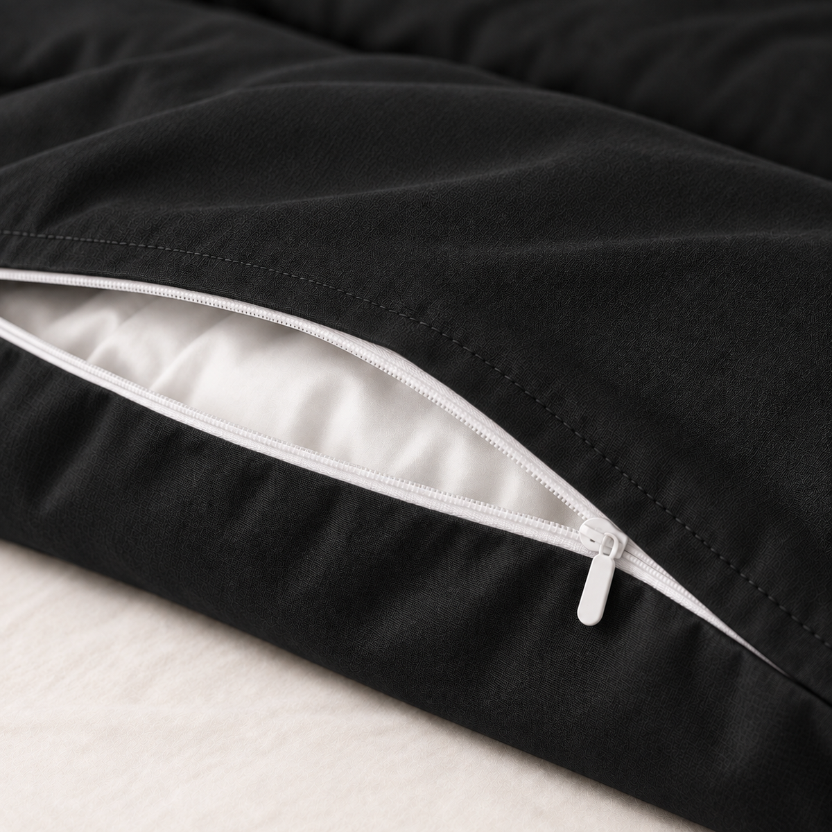 COLCHA HOME Éclipse Pure Collection duvet cover detail.